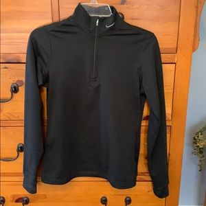 Black zipper pull over